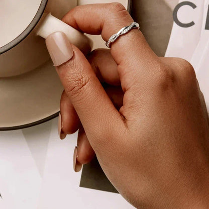 Sparkling Twisted Band Ring